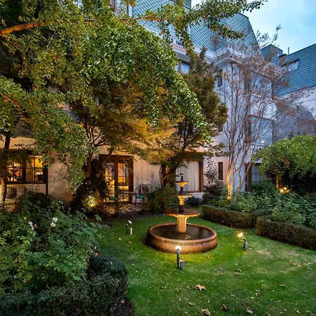 Park Plaza Bonaparte Boutique-2